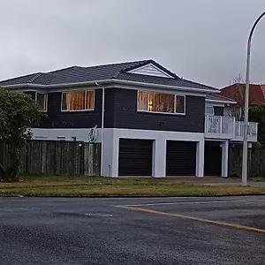 https://rotorua-b-n-b-on-sumner.rotoruahotelsnz.com